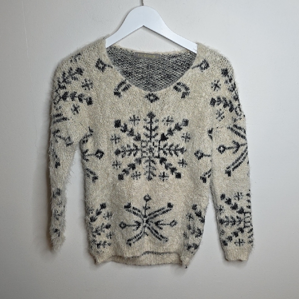 Finn & Clover ANTHRO Black and Cream Snowflake SZ SMALL